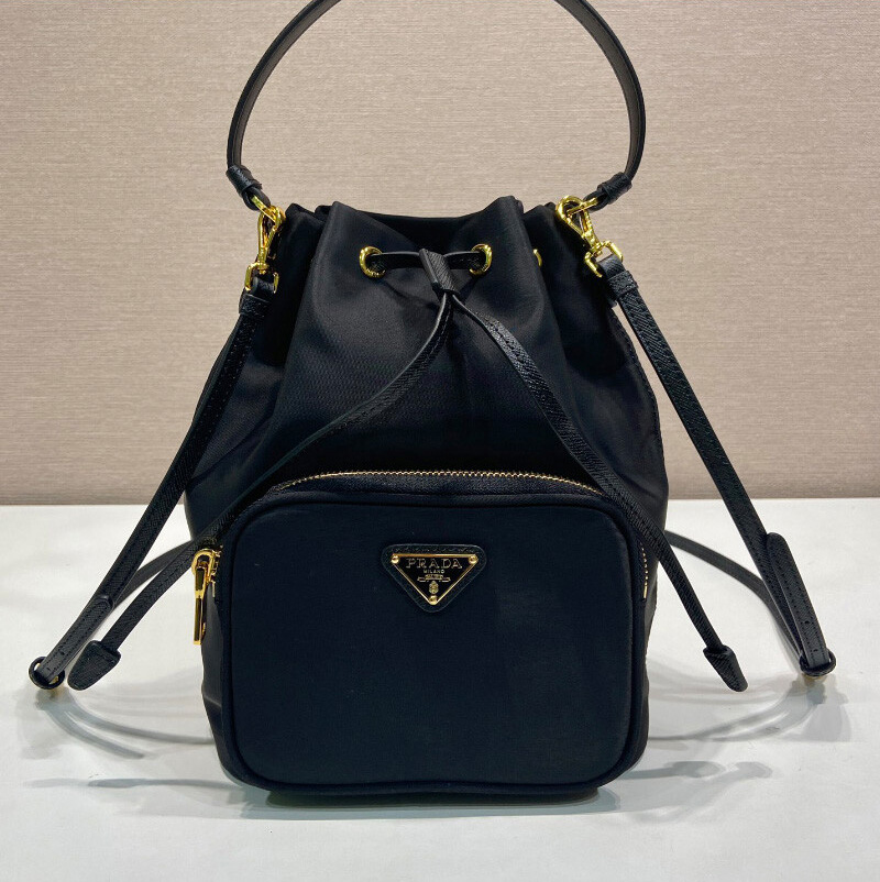 프라다 삼각로고 듀엣 탑 핸들 버킷백 2컬러 1BH038