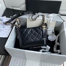 샤넬 가브리엘 스몰 호보백 블랙 A91810
