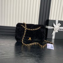 샤넬 24FW 시어링 미니 플랩백 램스킨  골드 메탈 AS5148