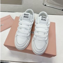 미우미우 로고 여성 로우탑 스니커즈 5E912D