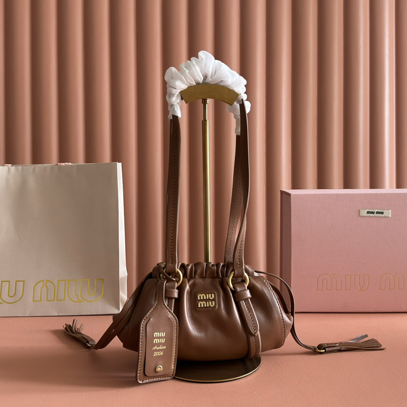 미우미우 MIU 25 쥬아 나파 가죽 미니 백 브라운 5BP089