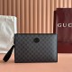 구찌 GG 인터로킹 클러치백 블랙 672953