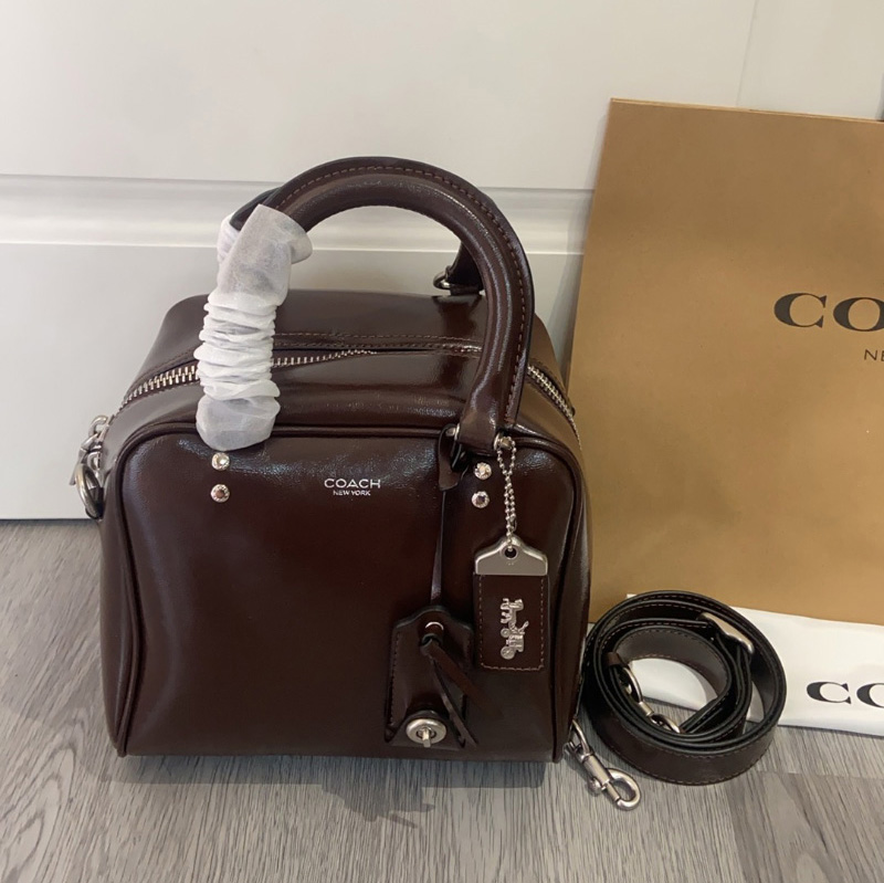 코치 큐브 로그 백 20 와인 CBH04