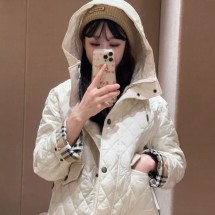 버버리 크롭 퀼티드 나일론 후드 자켓 화이트 81131161 F