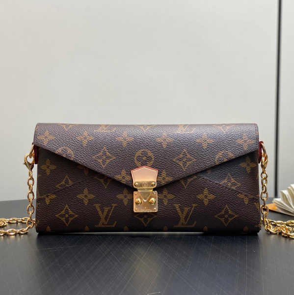 루이비통 여성 키리가미 오거나이저 온 체인 M15150