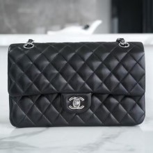 샤넬 클래식 미듐 램스킨 은장 플랩백  A01112