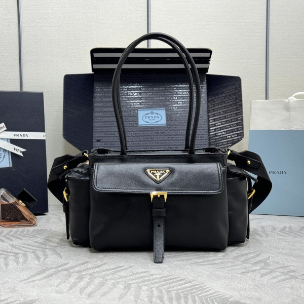 프라다 익스플로어 미디엄 리나일론 가죽 토트 백 1BG596