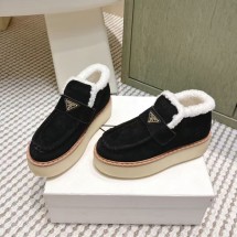 프라다 삼각 로고 스웨이드 시어링 로퍼 블랙 1D717N