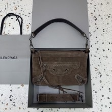 발렌시아가 르 시티 모토 스몰 스웨이드 남성가방 블랙 8461882