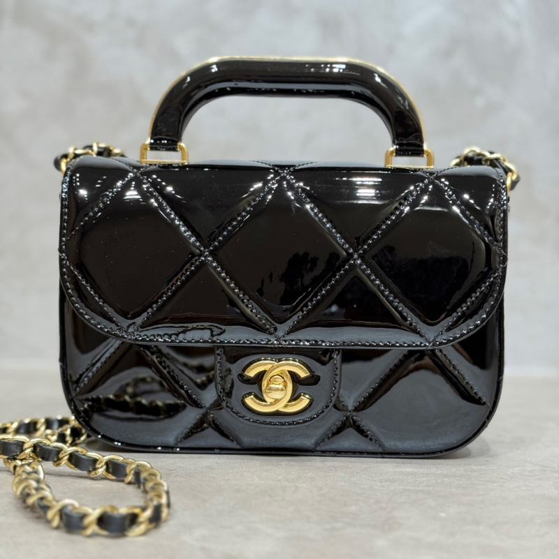 샤넬 스몰 체인 클러치 미러 카프스킨, 골드 메탈 블랙 AP4892