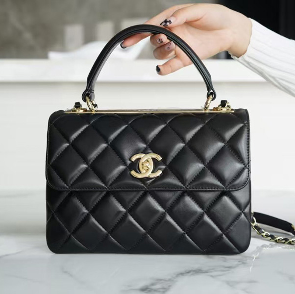 샤넬 25SS 탑 핸들 플랩 백 A92236 B16717