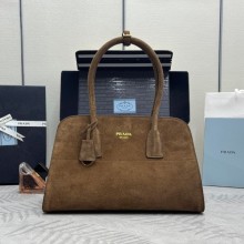 프라다 미디엄 스웨이드 토트백 1BG572