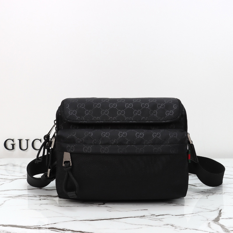 구찌 남성 GG 나일론 미디움 크로스백 블랙 816820