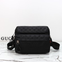구찌 남성 GG 나일론 미디움 크로스백 블랙 816820